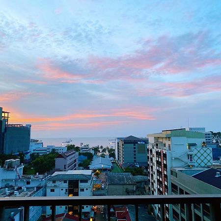 The Base Seaview Holiday Inn Pattaya Pokoj fotografie