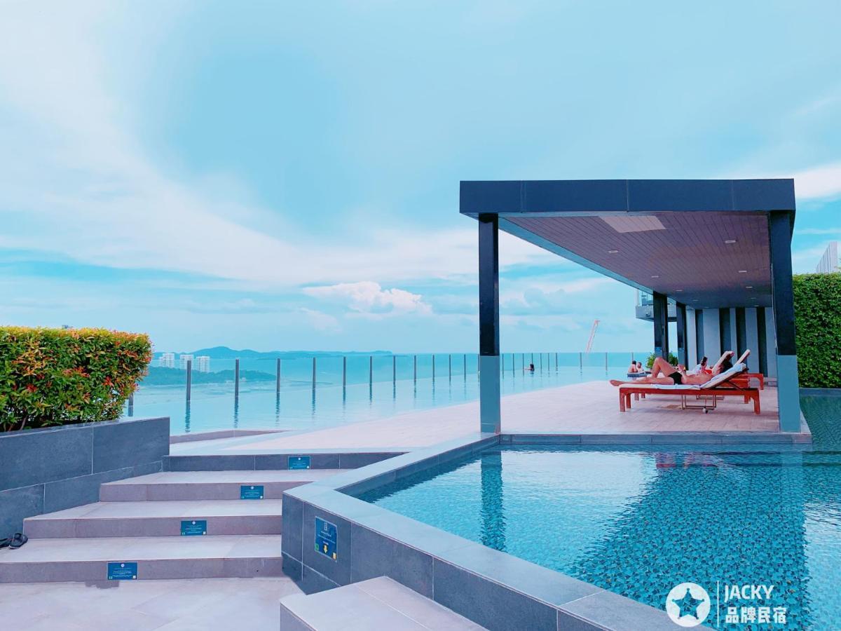 The Base Seaview Holiday Inn Pattaya Exteriér fotografie