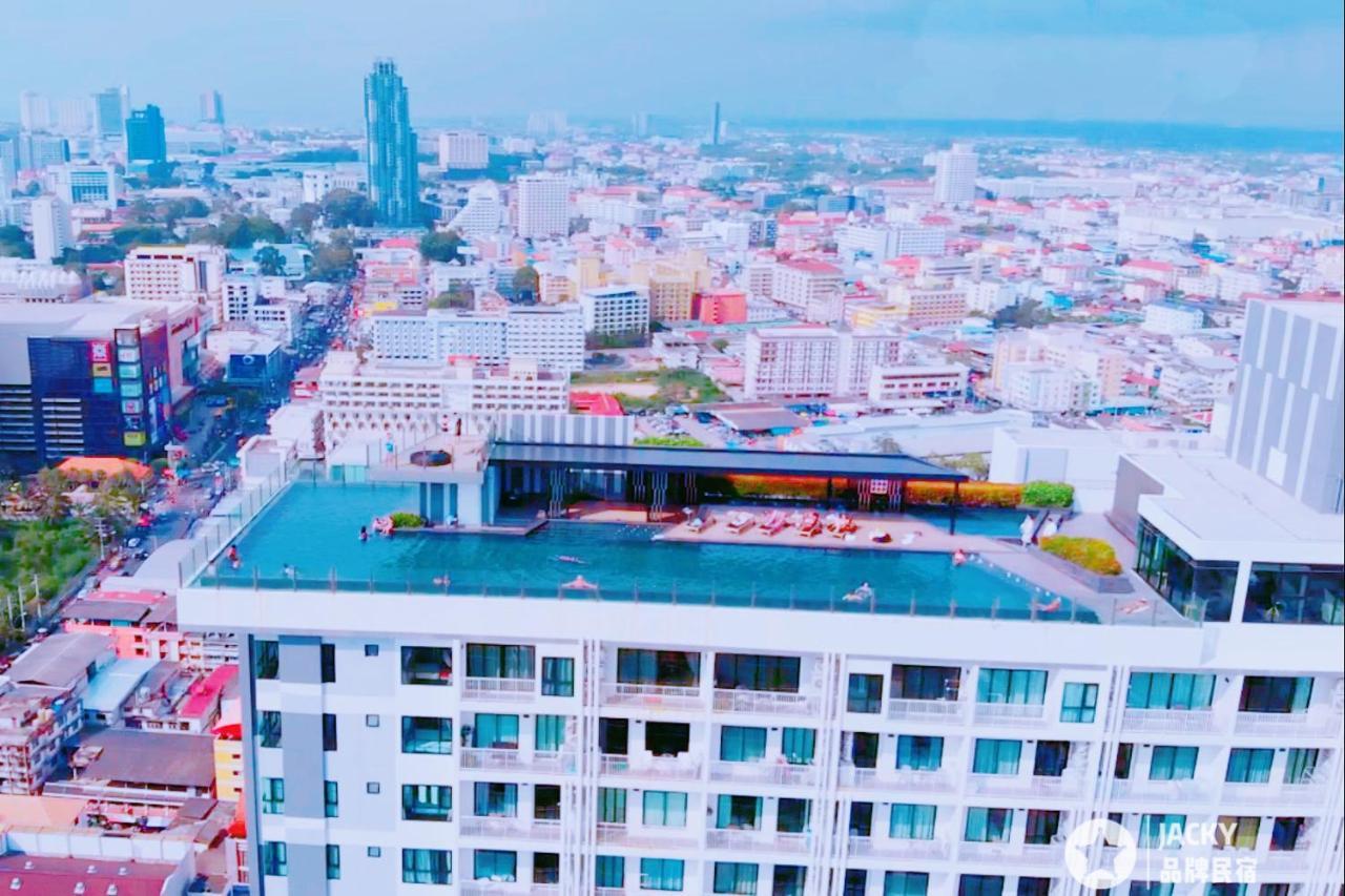 The Base Seaview Holiday Inn Pattaya Exteriér fotografie