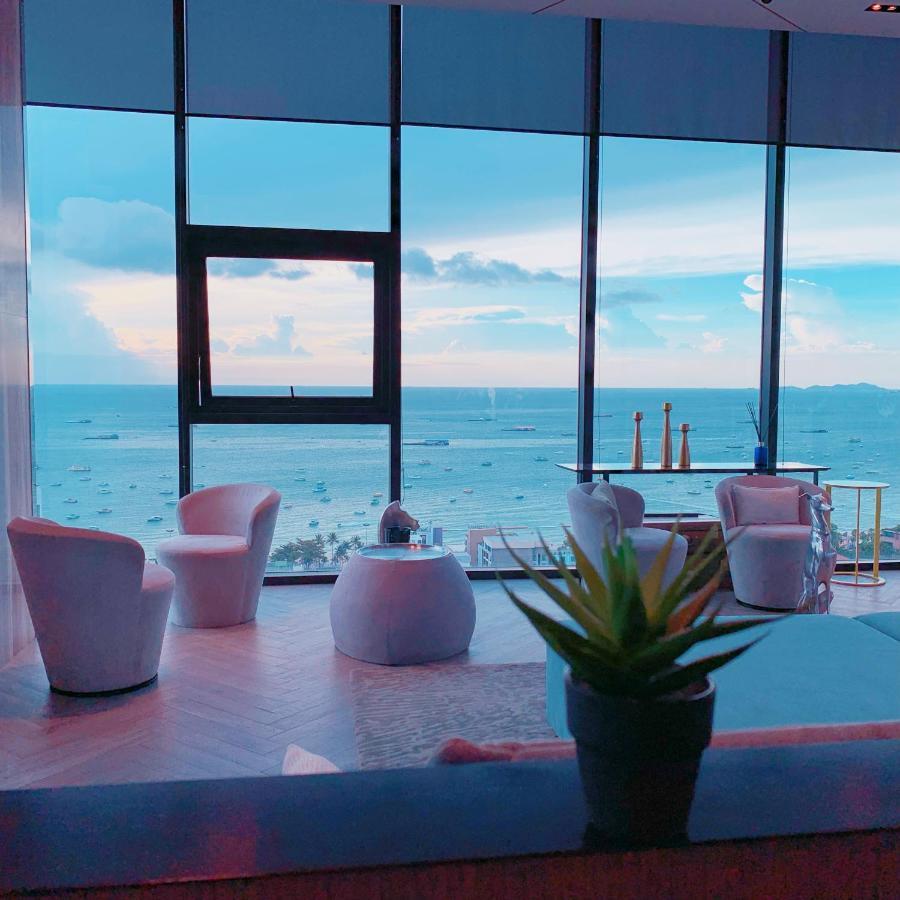 The Base Seaview Holiday Inn Pattaya Exteriér fotografie