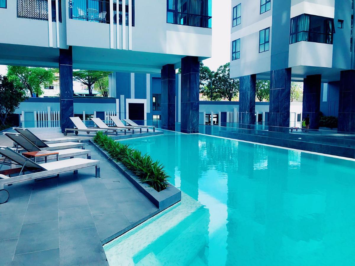 The Base Seaview Holiday Inn Pattaya Exteriér fotografie